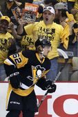 penguins_hagelin_hockey_94360.jpg