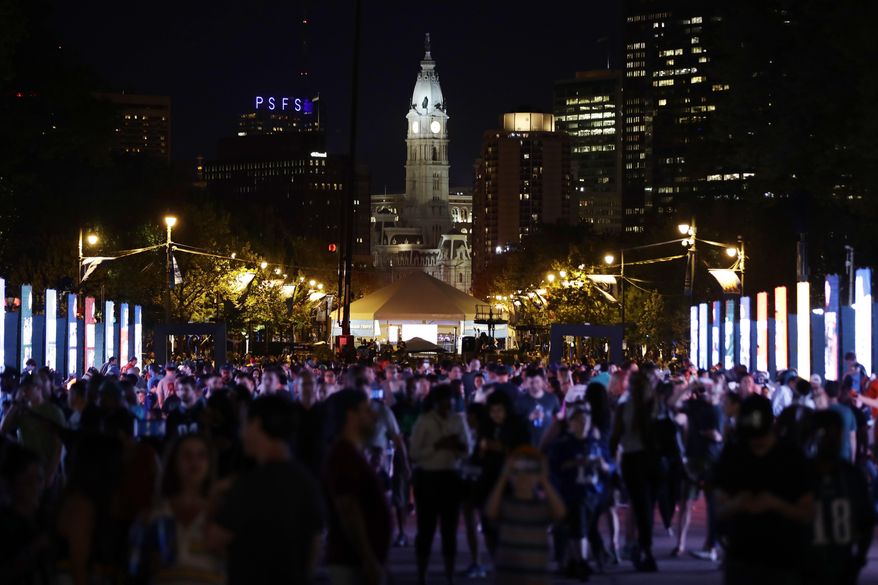 Philadelphia Eagles' fans cheer during the second round of the 2017 NFL football draft, Friday, April 28, 2017, in Philadelphia. (AP Photo/Matt Rourke)
