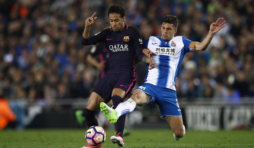 FC Barcelona's Neymar, left, duels for the ball against Espanyol's Javi Lopez during the Spanish La Liga soccer match between Espanyol and FC Barcelona at RCDE stadium in Cornella Llobregat, Spain, Saturday, April 29, 2017. (AP Photo/Manu Fernandez)