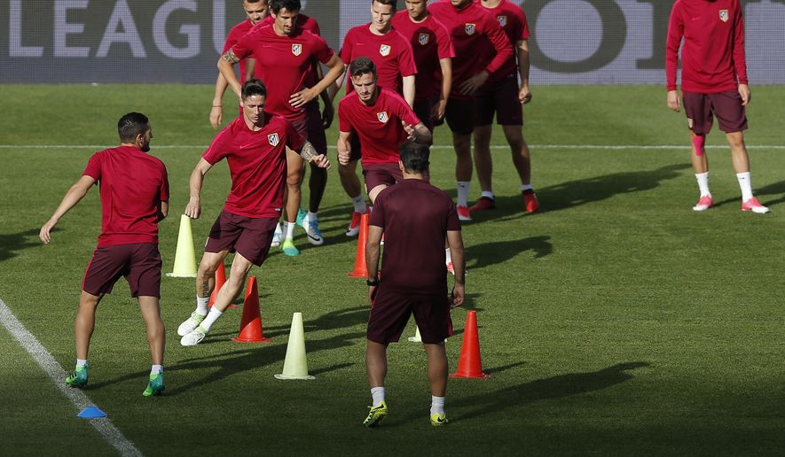 Atletico de Madrid players run during a training session ahead of Wednesday&#39;s Champions League semifinal, 2nd leg soccer match between Atletico de Madrid and Real Madrid, in Madrid, Spain, Tuesday, May 9, 2017 . (AP Photo/Daniel Ochoa de Olza)