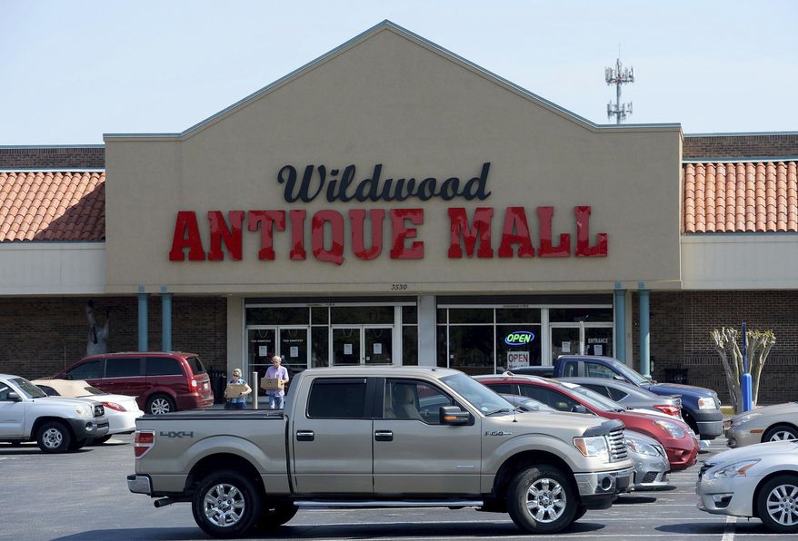 ADVANCE FOR USE SUNDAY, MAY 21, 2017 AND THEREAFTER - In this May 11, 2017 photo, vehicles are parked in the The Wildwood Antique Mall lot in Lakeland, Fla. The Mall opened last July and has about 280 vendors. (Scott Wheeler/The Ledger via AP)