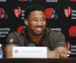 browns_garrett_signs_football_36932.jpg