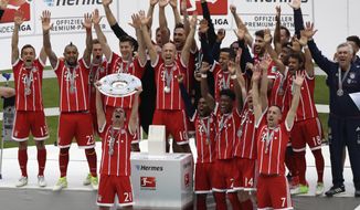 Bayern&#39;s Philipp Lahm lifts the trophy as his team celebrate winning the Bundesliga title after the German first division Bundesliga soccer match between FC Bayern Munich and SC Freiburg at the Allianz Arena stadium in Munich, Germany, Saturday, May 20, 2017. (AP Photo/Matthias Schrader)