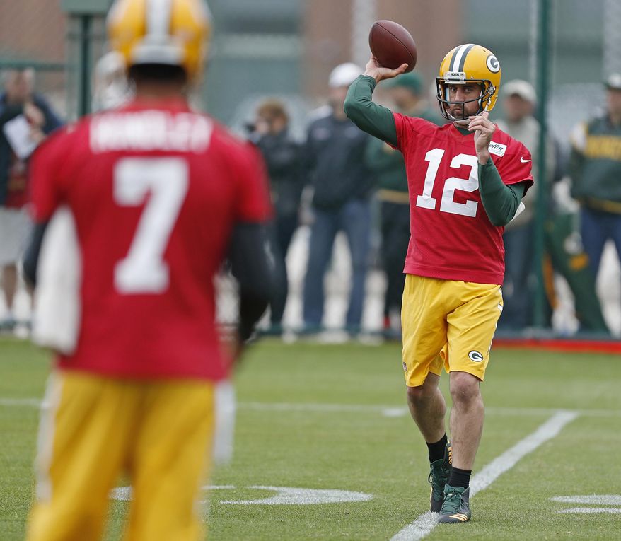 Green Bay Packers quarterback Aaron Rodgers throws passes with quarterback Brett Hundley during NFL football practice Tuesday May 23, 2017, in Green Bay, Wis. (AP Photo/Matt Ludtke)