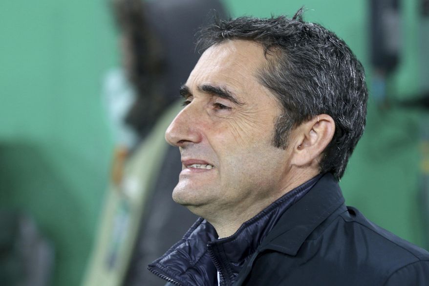 FILE - In this Dec. 8, 2016 file photo, Athletic Bilbao's head manager Ernesto Valverde waits for the start of a Europa League group F soccer match against Rapid Vienna in Vienna, Austria. Athletic Bilbao said on Wednesday May 24 that Valverde will not remain as the team's coach next season, clearing the way for his expected move to Barcelona. (AP Photo/Ronald Zak, File)