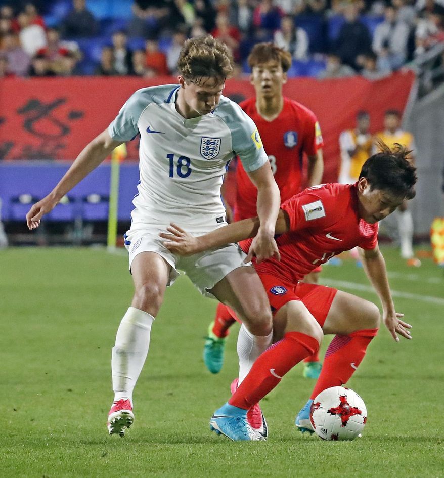 England's Kieran Dowell, left, fights for the ball against South Korea's HA Seung-un during the Group A match in the FIFA U-20 World Cup Korea 2017 at Suwon World Cup Stadium in Suwon, South Korea, Friday, May 26, 2017. (Kim In-chul/Yonhap via AP)