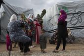 greece_migrants_daily_life_99977.jpg