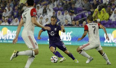 Orlando City&#39;s Luis Gil (17) moves the ball between D.C. United&#39;s Steve Birnbaum, left, and Marcelo Sarvas (7) during the first half of an MLS soccer game, Wednesday, May 31, 2017, in Orlando, Fla. (AP Photo/John Raoux)