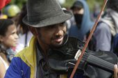 venezuela_protesting_violinist_49989.jpg