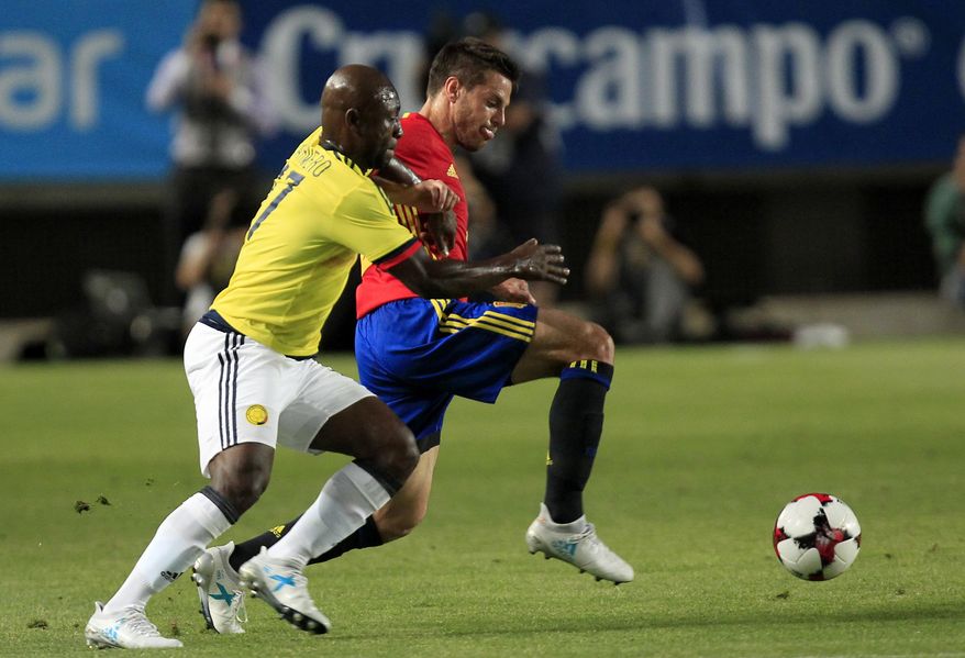 Spain's Cesar Azpilicueta, right, duels for the ball against Colombia's Pablo Armero during the international friendly soccer match between Spain and Colombia at the Estadio Nueva Condomina in Murcia, Spain, Wednesday, June 7, 2017. (AP Photo/Alberto Saiz)