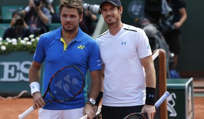 Switzerland&#39;s Stan Wawrinka, left, and Britain&#39;s Andy Murray pose before their semifinal match of the French Open tennis tournament at the Roland Garros stadium, Friday, June 9, 2017 in Paris. (AP Photo/Michel Euler)