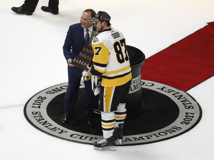 Pittsburgh Penguins&#39; Sidney Crosby (87) accepts the Conn Smythe Trophy from NHL commissioner Gary Bettman after Game 6 of the NHL hockey Stanley Cup Final against the Nashville Predators, Sunday, June 11, 2017, in Nashville, Tenn. (AP Photo/Jeff Roberson)