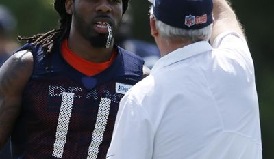 Chicago Bears wide receiver Kevin White listens to head coach John Fox during the NFL football team&#39;s minicamp at Halas Hall, Tuesday, June 13, 2017, in Lake Forest, Ill. (AP Photo/Nam Y. Huh)