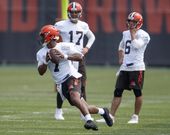 browns_qb_battle_football_07536.jpg
