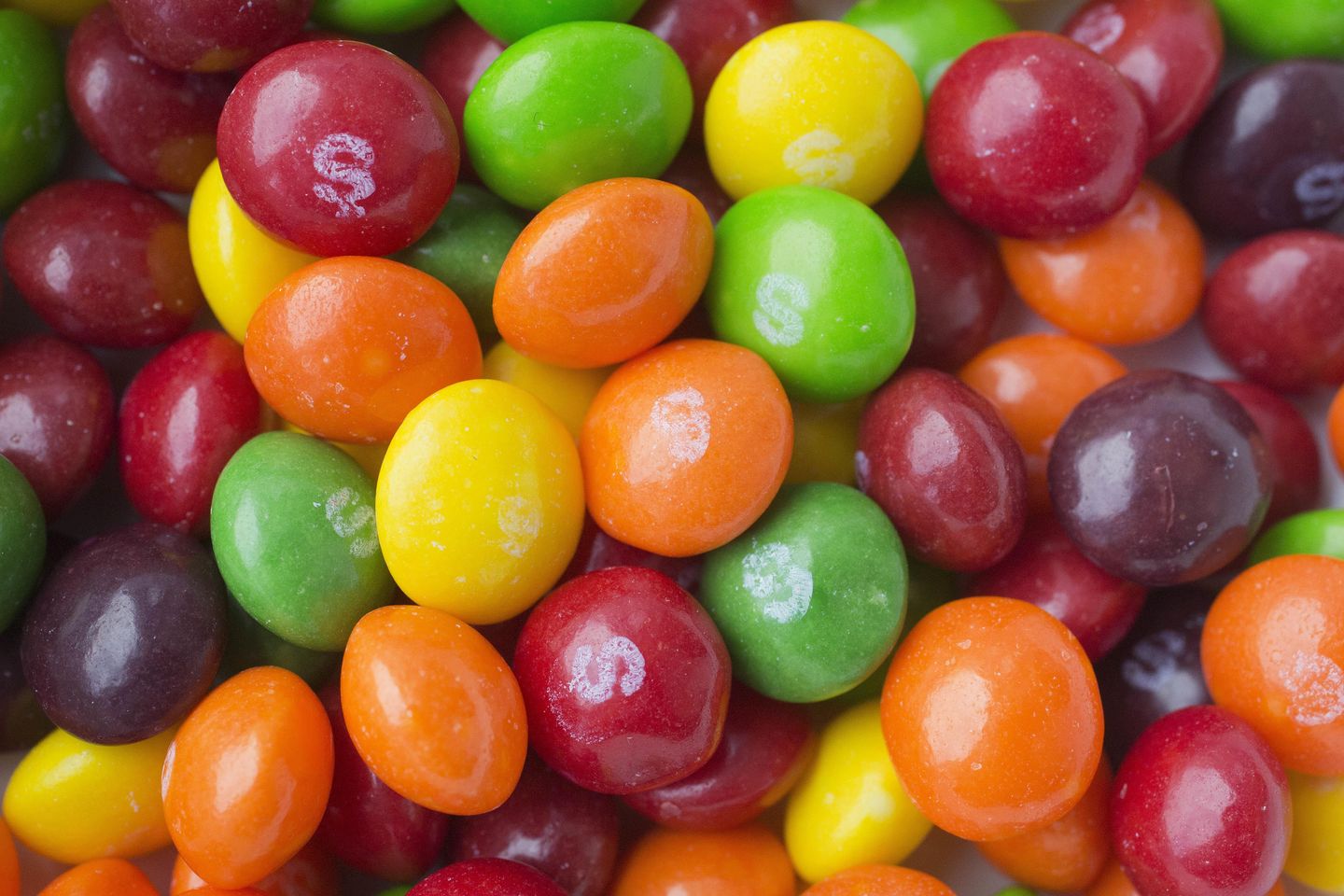 RUU California akan melarang lima bahan kimia dari makanan, termasuk Skittles