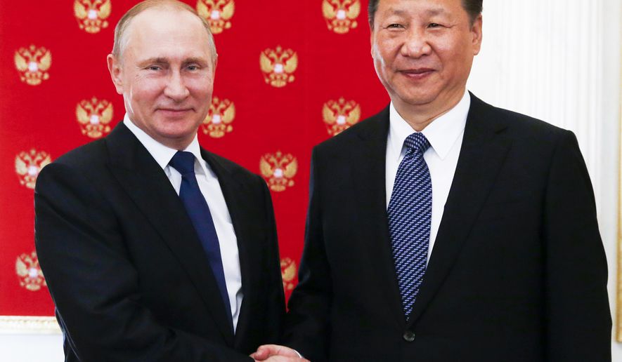 Russian President Vladimir Putin, left, and China&#39;s President Xi Jinping pose for a photo prior to their dinner in the Kremlin in Moscow, Russia, Monday, July 3, 2017. Chinese President has arrived in Russia for talks focusing on expanding cooperation with Moscow just as tensions between U.S. and China have flared up. (Sergei Chirikov/Pool Photo via AP)