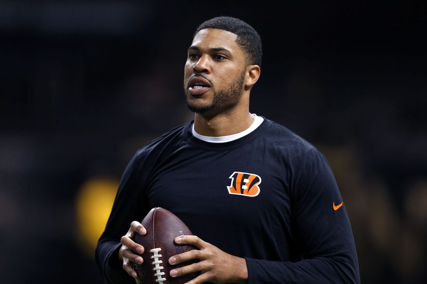 Cincinnati Bengals quarterback Jason Campbell warms up before an NFL football game against the New Orleans Saints in New Orleans, Sunday, Nov. 16, 2014. (AP Photo/Rogelio Solis)