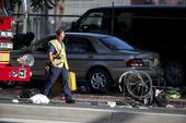 car_strikes_pedestrians_36651.jpg