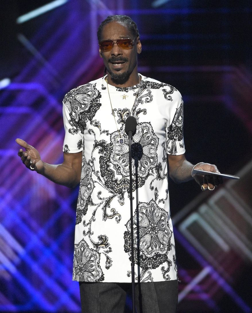 Snoop Dogg presents the award for best game at the ESPYS at the Microsoft Theater on Wednesday, July 12, 2017, in Los Angeles. (Photo by Chris Pizzello/Invision/AP)