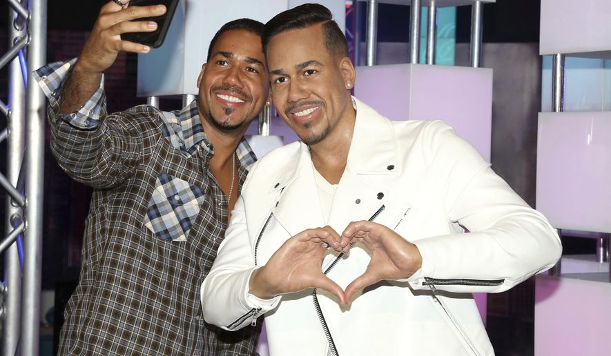 Singer-songwriter Romeo Santos, left, takes a selfie at the unveiling of his wax figure at Madame Tussauds on Wednesday, July 19, 2017, in New York. (Photo by Greg Allen/Invision/AP)
