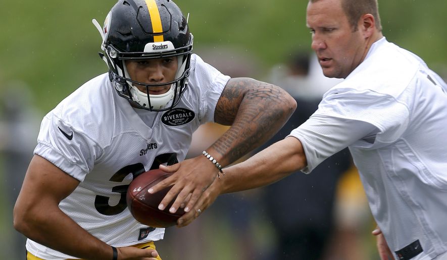 Pittsburgh Steelers quarterback Ben Roethlisberger, right, hands off to running back James Conner during practice at NFL football training camp at Latrobe High School in Latrobe, Pa., Friday, July 28, 2017 . (AP Photo/Keith Srakocic)