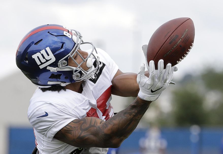 New York Giants tight end Evan Engram makes a catch during NFL football training camp, Tuesday, Aug. 8, 2017, in East Rutherford, N.J. (AP Photo/Julio Cortez)
