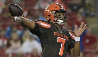 Cleveland Browns quarterback DeShone Kizer (7) throws a pass against the Tampa Bay Buccaneers during the first quarter of an NFL preseason football game Saturday, Aug. 26, 2017, in Tampa, Fla. (AP Photo/Phelan Ebenhack)