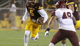 Arizona State quarterback Manny Wilkins (5) runs the ball for a first down against New Mexico State during the first half during an NCAA college football game, Thursday, Aug. 31, 2017, in Tempe, Ariz. (AP Photo/Rick Scuteri)