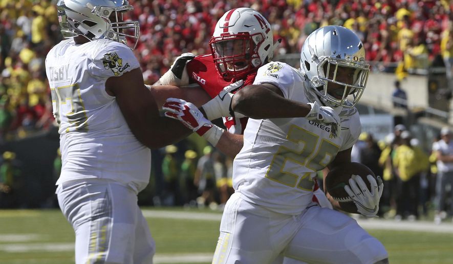 Oregon running back Kani Benoit, right, skips into the end zone for a second quarter score against Nebraska in an NCAA college football game Saturday, Sept. 9, 2017, in Eugene, Ore. (AP Photo/Chris Pietsch)