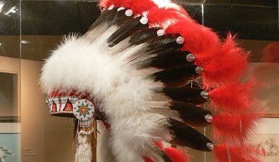 Wolfgang Sauber - Own work
Tulsa, Oklahoma. Gilcrease Museum: Creek feather bonnet ( 1970 ) (via Wikimedia Commons)