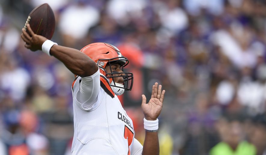 Cleveland Browns quarterback DeShone Kizer (7) passes the ball during the first half of an NFL football game against the Baltimore Ravens in Baltimore, Sunday, Sept. 17, 2017. (AP Photo/Nick Wass)