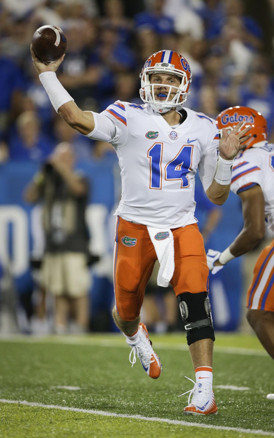 File-This Sept. 23, 2017, file photo shows Florida quarterback Luke Del Rio throwing a pass during the second half of an NCAA college football game against Kentucky in Lexington, Ky. No. 21 Florida is giving Del Rio another chance to start, making the switch from Feleipe Franks after the redshirt freshman was benched in two of three games this season.Coach Jim McElwain made the announcement Monday, Sept. 25, 2017, choosing to go with Del Rio when the Gators (2-1, 2-0 Southeastern Conference) host Vanderbilt (3-1, 0-1) on Saturday. (AP Photo/David Stephenson, File)