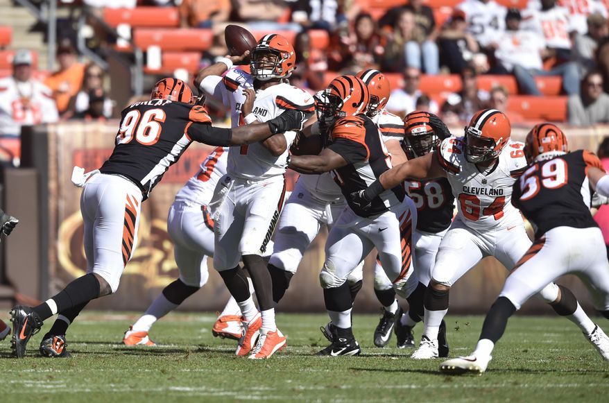 Cleveland Browns quarterback DeShone Kizer (7) is pressured in the second half of an NFL football game against the Cincinnati Bengals, Sunday, Oct. 1, 2017, in Cleveland. (AP Photo/David Richard)