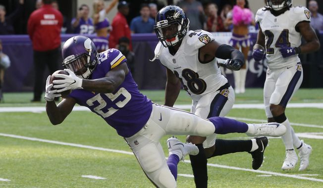Minnesota Vikings running back Latavius Murray (25) dives to the end zone ahead of Baltimore Ravens outside linebacker Patrick Onwuasor (48) during a 29-yard touchdown run in the second half of an NFL football game, Sunday, Oct. 22, 2017, in Minneapolis. (AP Photo/Jim Mone)