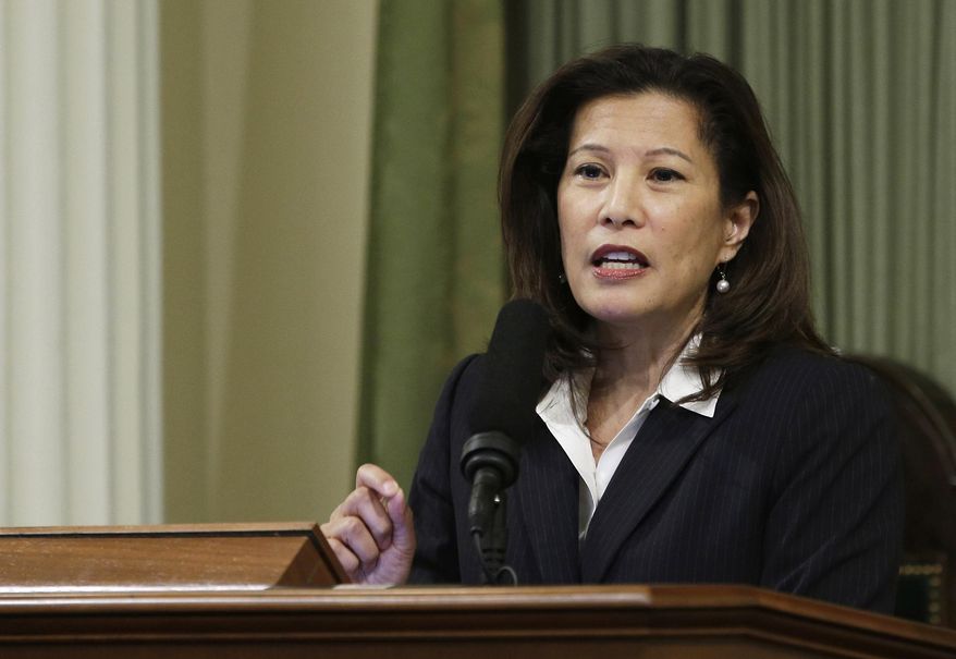 FILE - In this March 23, 2015, file photo, California Supreme Court Chief Justice Tani Cantil-Sakauye delivers her State of the Judiciary address before a joint session of the Legislature at the Capitol in Sacramento, Calif. California's top judge wants to do away with the state's cash bail system, which critics say keeps poor people behind bars while wealthier suspects can pay for their freedom. Cantil-Sakauye said Tuesday, Oct. 24, 2017, that the state should instead rely on risk assessments to determine whether defendants should be released. (AP Photo/Rich Pedroncelli, File)