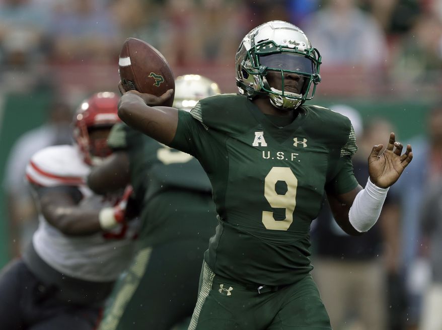 South Florida quarterback Quinton Flowers (9) throws a pass against Houston during the second half of an NCAA college football game Saturday, Oct. 28, 2017, in Tampa, Fla. Houston upset South Florida 28-24. (AP Photo/Chris O'Meara)