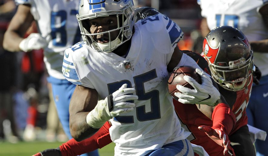 Detroit Lions running back Theo Riddick (25) runs 18-yards for a touchdown against the Tampa Bay Buccaneers during the second half of an NFL football game Sunday, Dec. 10, 2017, in Tampa, Fla. (AP Photo/Steve Nesius)