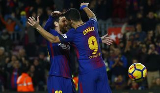 FC Barcelona&#39;s Luis Suarez, right, celebrates after scoring with his teammate Lionel Messi during the Spanish La Liga soccer match between FC Barcelona and Deportivo Coruna at the Camp Nou stadium in Barcelona, Spain, Sunday, Dec. 17, 2017. (AP Photo/Manu Fernandez)