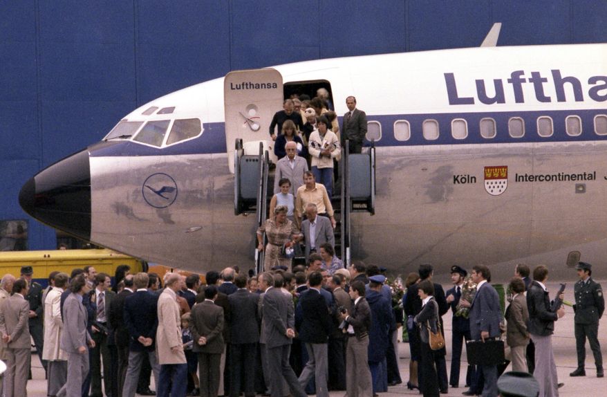 FILE - In this Oct. 18, 1977 file photo the first freed hostages step down the gangway after landing at Frankfurt am Main's airport, in West Germany. Ulrich Wegener, the commander of the German paramilitary unit that ended the hijacking of a plane by Palestinian militants in 1977 has died. (AP Photo/Dieter Endlicher)