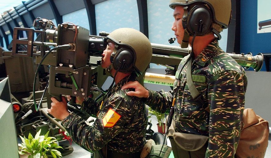 Soldiers demonstrate how to use a U.S.-made dual mount Stinger missiles during the Taipei Aerospace and Defense Technology Exhibition. (ASSOCIATED PRESS)