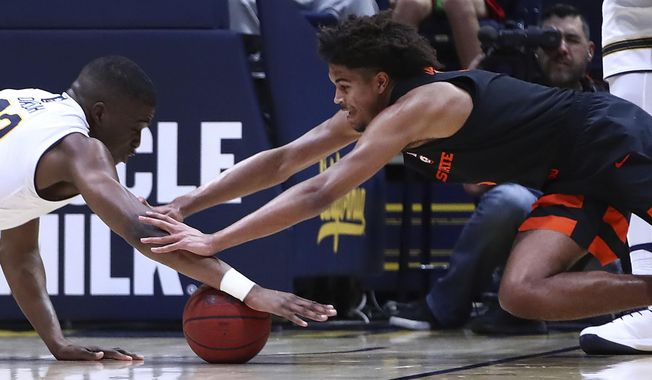 Oregon State&#x27;s Ethan Thompson, right, and California&#x27;s Kingsley Okoroh (22) reach for a loose ball in the first half of an NCAA college basketball game Saturday, Feb. 3, 2018, in Berkeley, Calif. (AP Photo/Ben Margot)