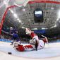 American Jocelyne Lamoureux-Davidson&#39;s jaw-dropping triple-deke stymies Canadian goalie Shannon Szabados for the go-ahead goal in a shootout Thursday to win the women&#39;s gold medal in Gangneung, South Korea. (ASSOCIATED PRESS PHOTOGRAPHS)