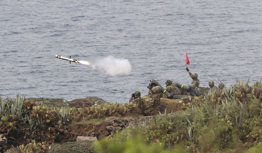 A FGM-148 Javelin missile is launched during Han Kuang military exercises in Penghu county, Taiwan, Wednesday, April 17, 2013. (AP Photo/Chiang Ying-ying) ** FILE **
