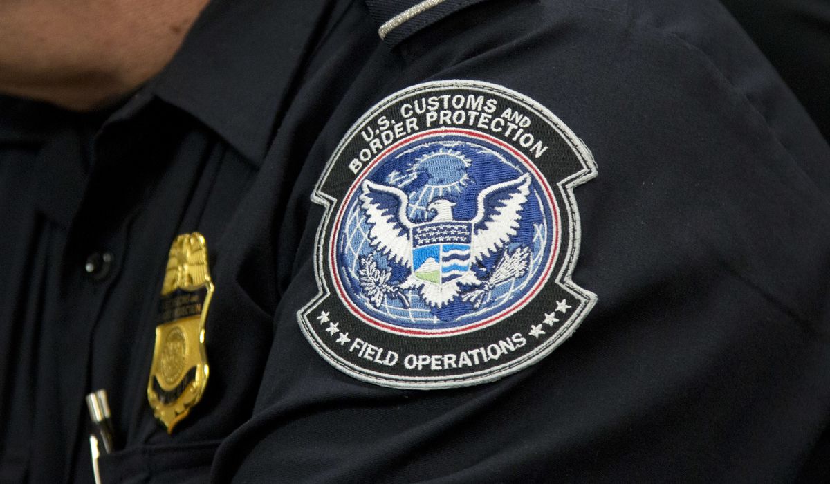NextImg:Smuggling suspect dies in Border Patrol custody