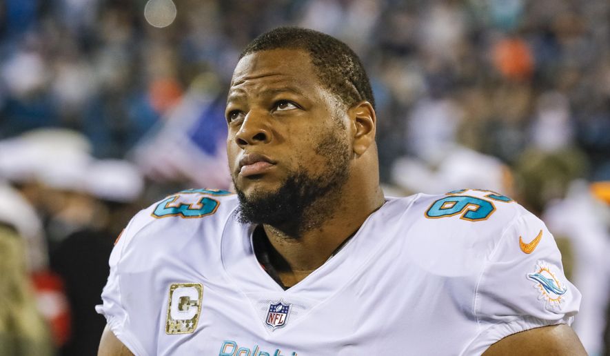 File-This Nov. 13, 2017, file photo shows Miami Dolphins' Ndamukong Suh (93) on the sidelines before an NFL football game against the Carolina Panthers in Charlotte, N.C.  Suh won't become a New York Jet. Acting owner Christopher Johnson said Sunday the team has rescinded its offer to the free agent defensive tackle. Johnson was vague on reasons for the move, admitting though that it "didn't seem to be in keeping with our long-term plan." (AP Photo/Bob Leverone, File)