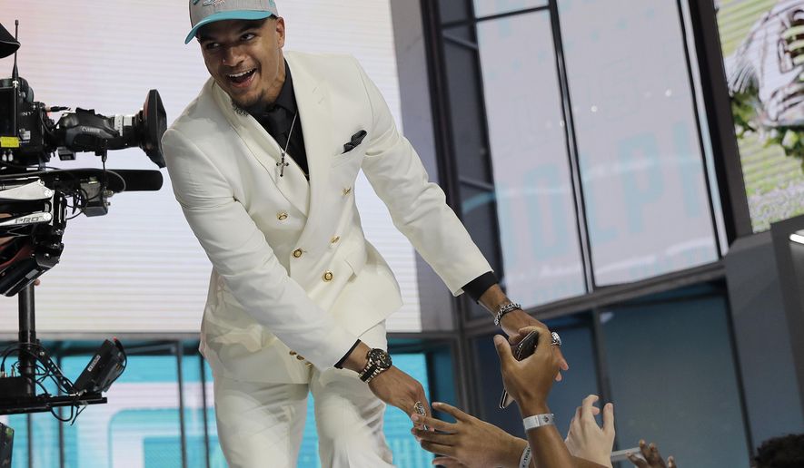 Alabama&#39;s Minkah Fitzpatrick walks on stage after being selected by the Miami Dolphins during the first round of the NFL football draft, Thursday, April 26, 2018, in Arlington, Texas. (AP Photo/David J. Phillip)