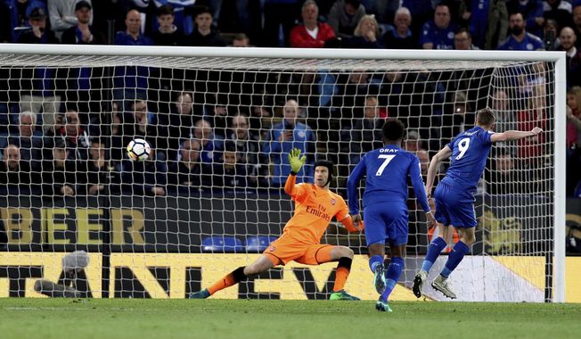 Leicester City&#x27;s Jamie Vardy, right, scores his side&#x27;s second goal of the game from the penalty spot against Arsenal during the English Premier League soccer match at the King Power Stadium, Leicester, England, Wednesday May 9, 2018. (David Davies/PA via AP)