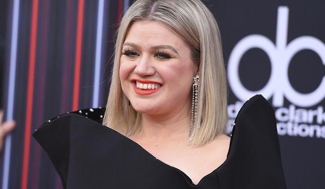 Kelly Clarkson arrives at the Billboard Music Awards at the MGM Grand Garden Arena on Sunday, May 20, 2018, in Las Vegas. (Photo by Jordan Strauss/Invision/AP)