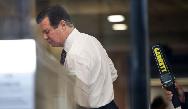Paul Manafort goes through security as he arrives at federal court, Friday, June 15, 2018, in Washington. (AP Photo/Jacquelyn Martin)