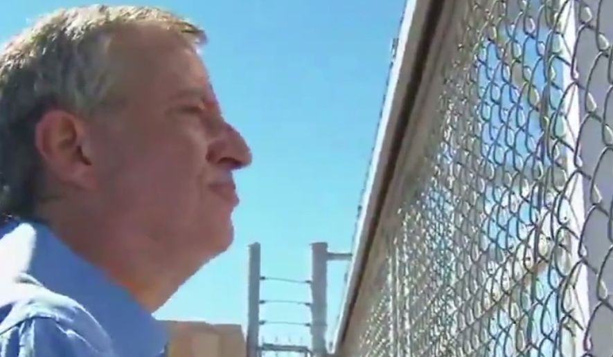 New York City Mayor Bill de Blasio stands outside a holding facility for children of illegal immigrants in Tornillo, Texas, June 21, 2018. (Image: Twitter, ABC-7 New York, video screenshot)
